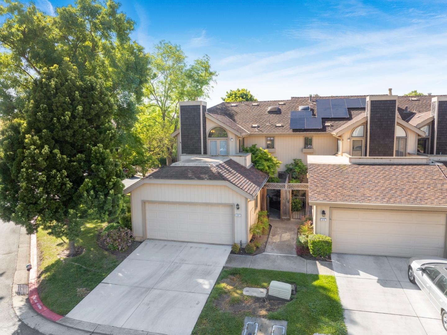 Detail Gallery Image 1 of 36 For 2137 Darnis Cir, Morgan Hill,  CA 95037 - 2 Beds | 2/1 Baths