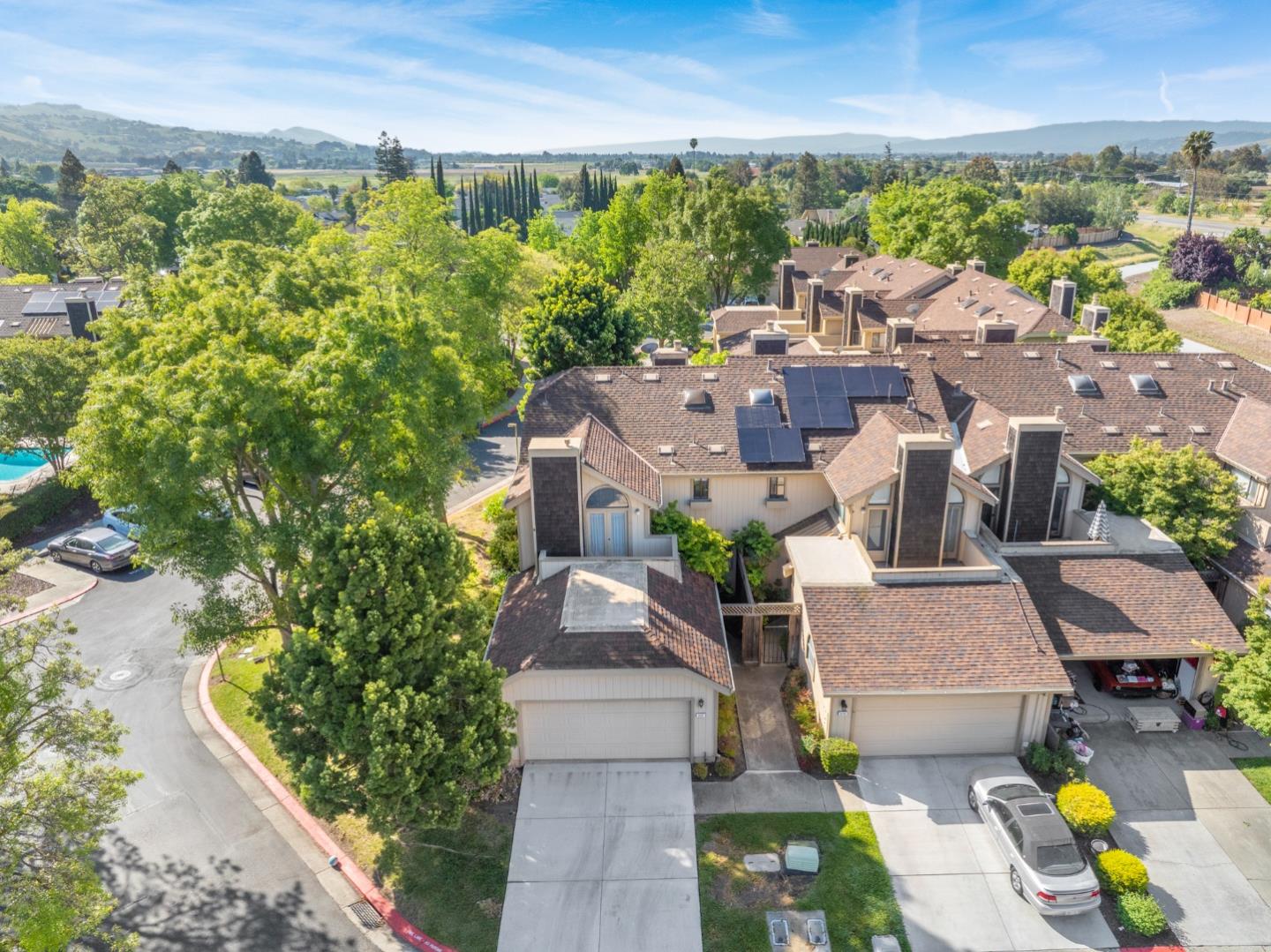Detail Gallery Image 2 of 36 For 2137 Darnis Cir, Morgan Hill,  CA 95037 - 2 Beds | 2/1 Baths