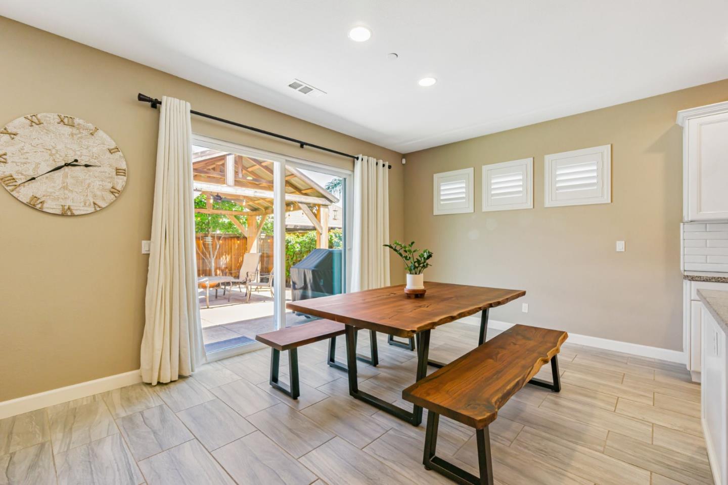 Detail Gallery Image 13 of 40 For 482 Stratford Ct, Brentwood,  CA 94513 - 3 Beds | 2/1 Baths