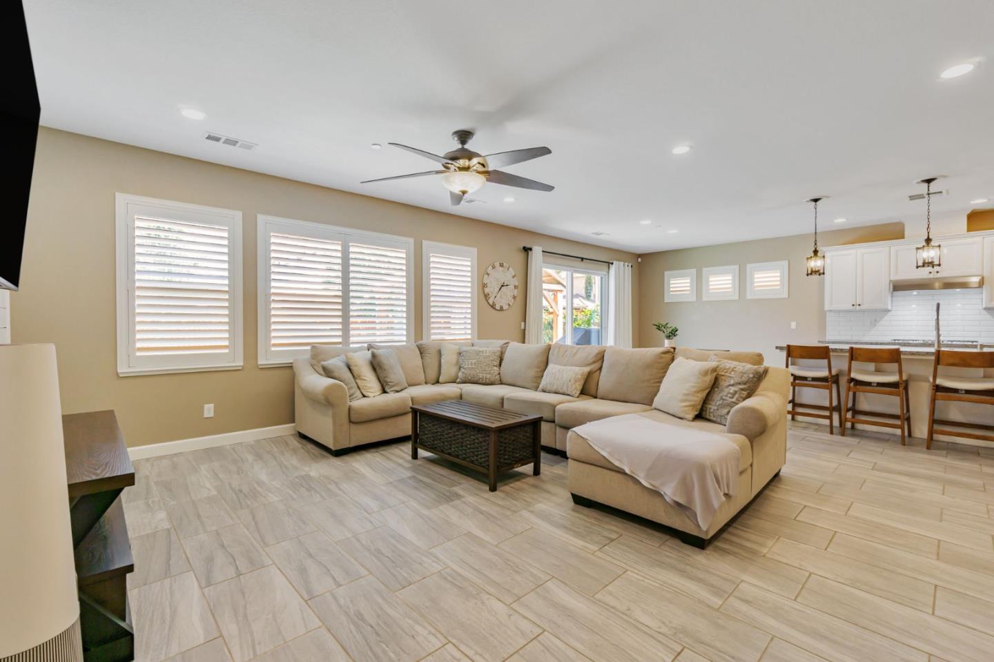 Detail Gallery Image 3 of 40 For 482 Stratford Ct, Brentwood,  CA 94513 - 3 Beds | 2/1 Baths