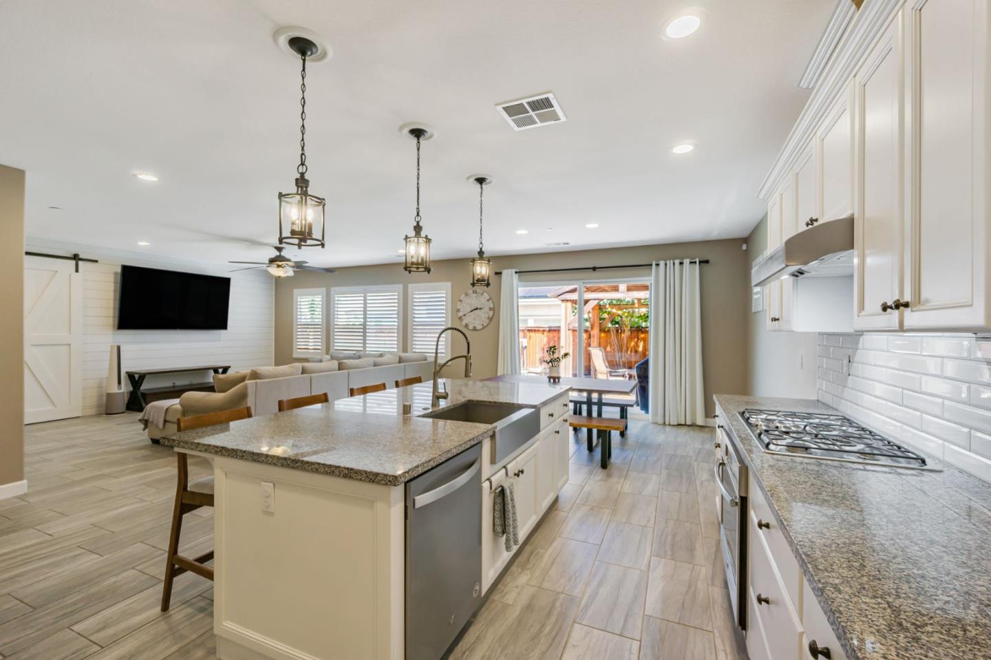 Detail Gallery Image 8 of 40 For 482 Stratford Ct, Brentwood,  CA 94513 - 3 Beds | 2/1 Baths