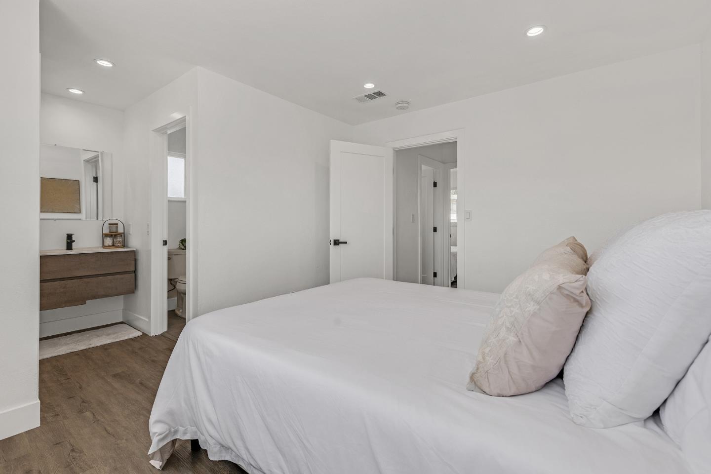 Detail Gallery Image 25 of 42 For 1104 Fassler Ave, Pacifica,  CA 94044 - 4 Beds | 2 Baths