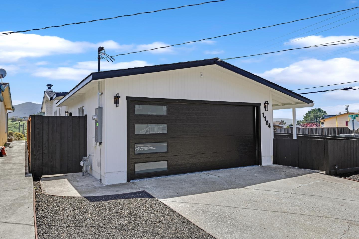 Detail Gallery Image 3 of 42 For 1104 Fassler Ave, Pacifica,  CA 94044 - 4 Beds | 2 Baths