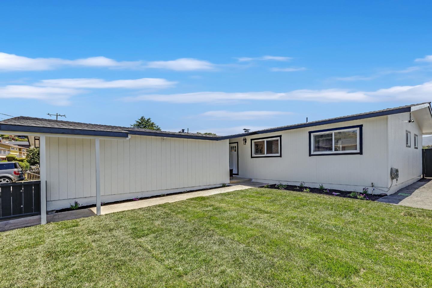 Detail Gallery Image 4 of 42 For 1104 Fassler Ave, Pacifica,  CA 94044 - 4 Beds | 2 Baths