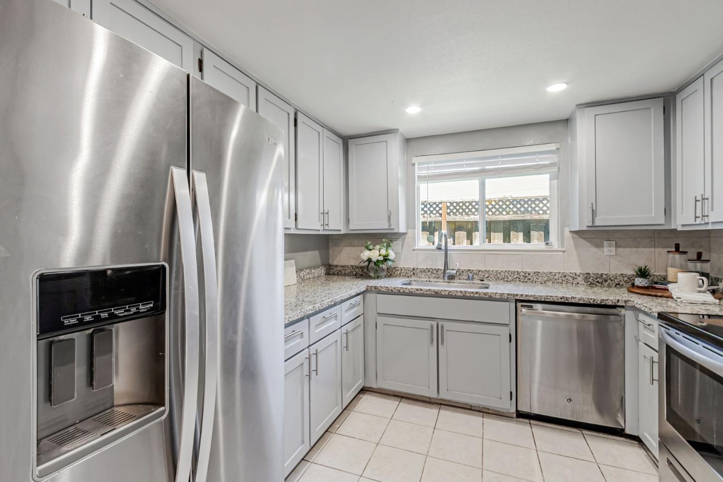 Detail Gallery Image 10 of 43 For 553 Groth Pl, San Jose,  CA 95111 - 4 Beds | 2/1 Baths