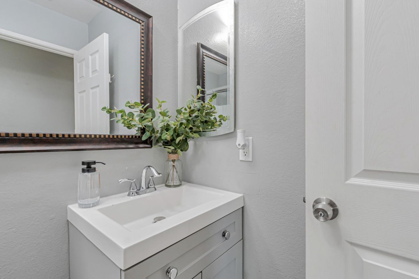 Detail Gallery Image 31 of 43 For 553 Groth Pl, San Jose,  CA 95111 - 4 Beds | 2/1 Baths