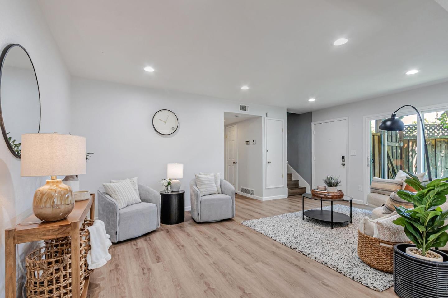 Detail Gallery Image 7 of 43 For 553 Groth Pl, San Jose,  CA 95111 - 4 Beds | 2/1 Baths