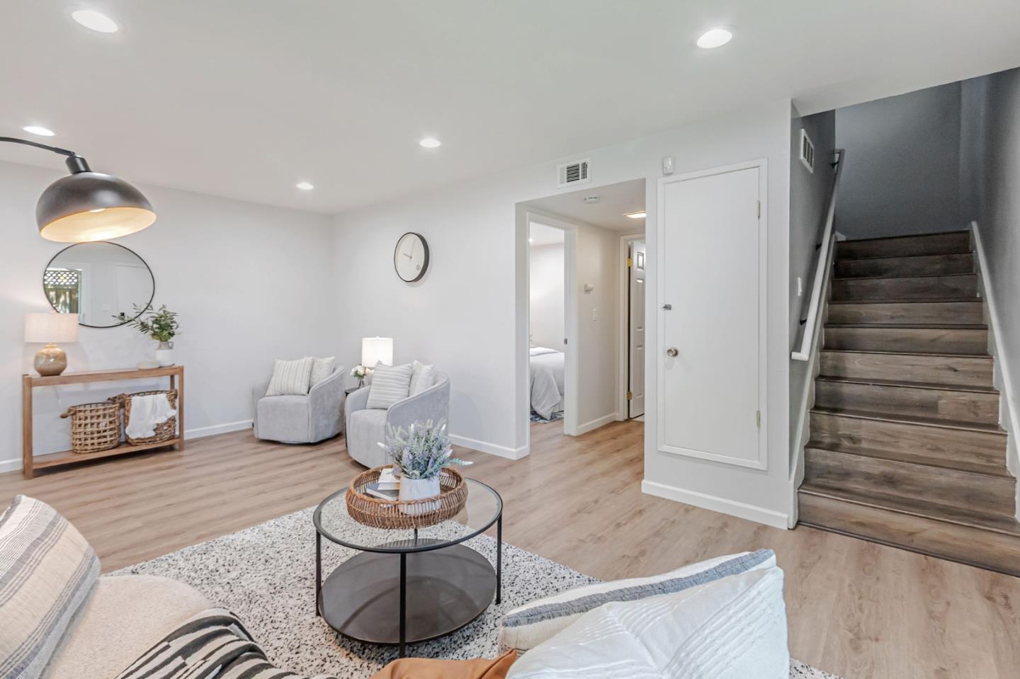 Detail Gallery Image 8 of 43 For 553 Groth Pl, San Jose,  CA 95111 - 4 Beds | 2/1 Baths