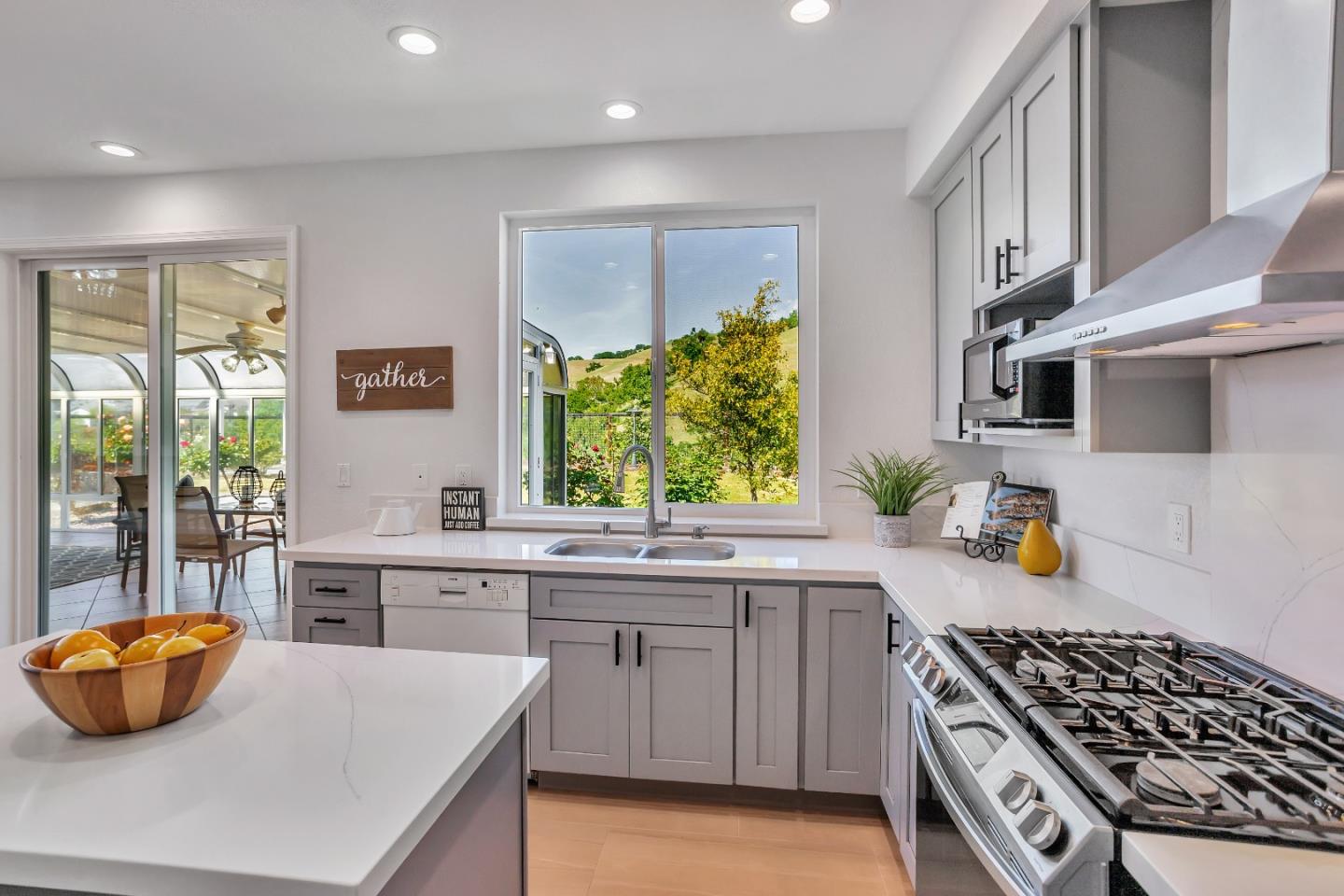 Detail Gallery Image 15 of 57 For 3163 Hawkcrest Cir, San Jose,  CA 95135 - 5 Beds | 3/1 Baths