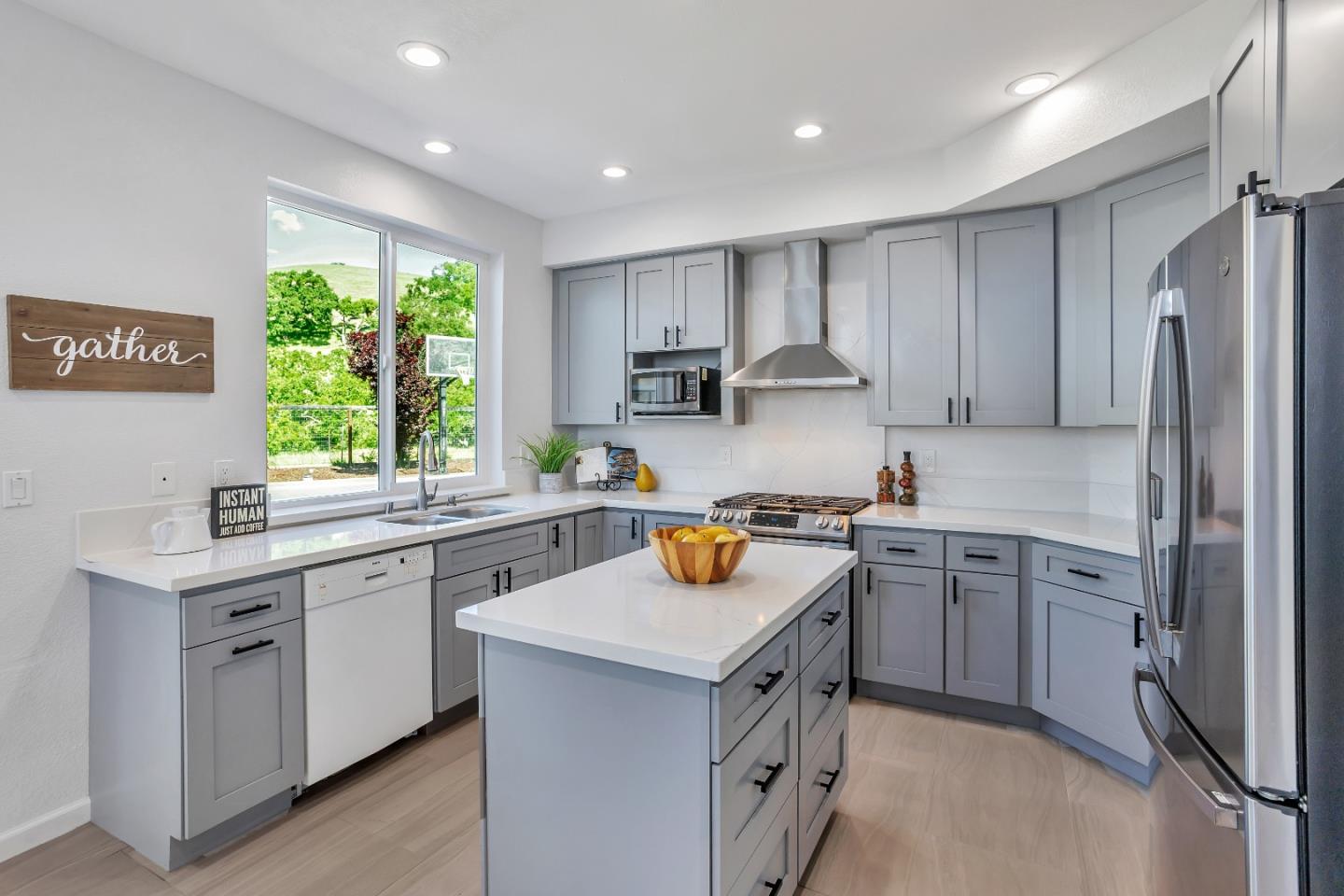 Detail Gallery Image 17 of 57 For 3163 Hawkcrest Cir, San Jose,  CA 95135 - 5 Beds | 3/1 Baths