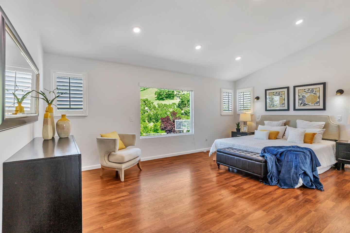 Detail Gallery Image 27 of 57 For 3163 Hawkcrest Cir, San Jose,  CA 95135 - 5 Beds | 3/1 Baths