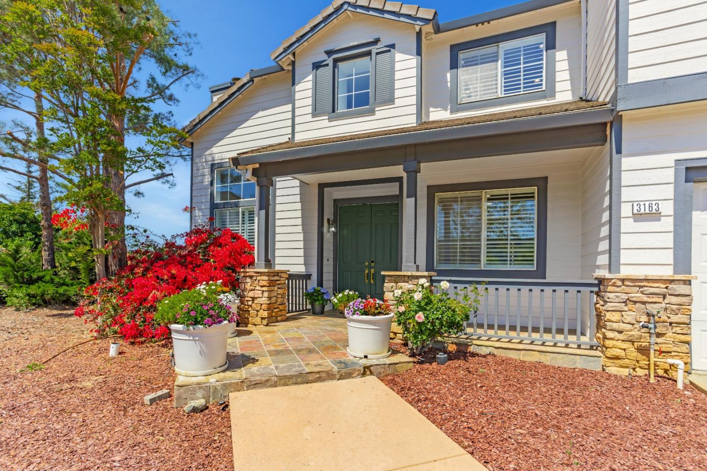Detail Gallery Image 4 of 57 For 3163 Hawkcrest Cir, San Jose,  CA 95135 - 5 Beds | 3/1 Baths