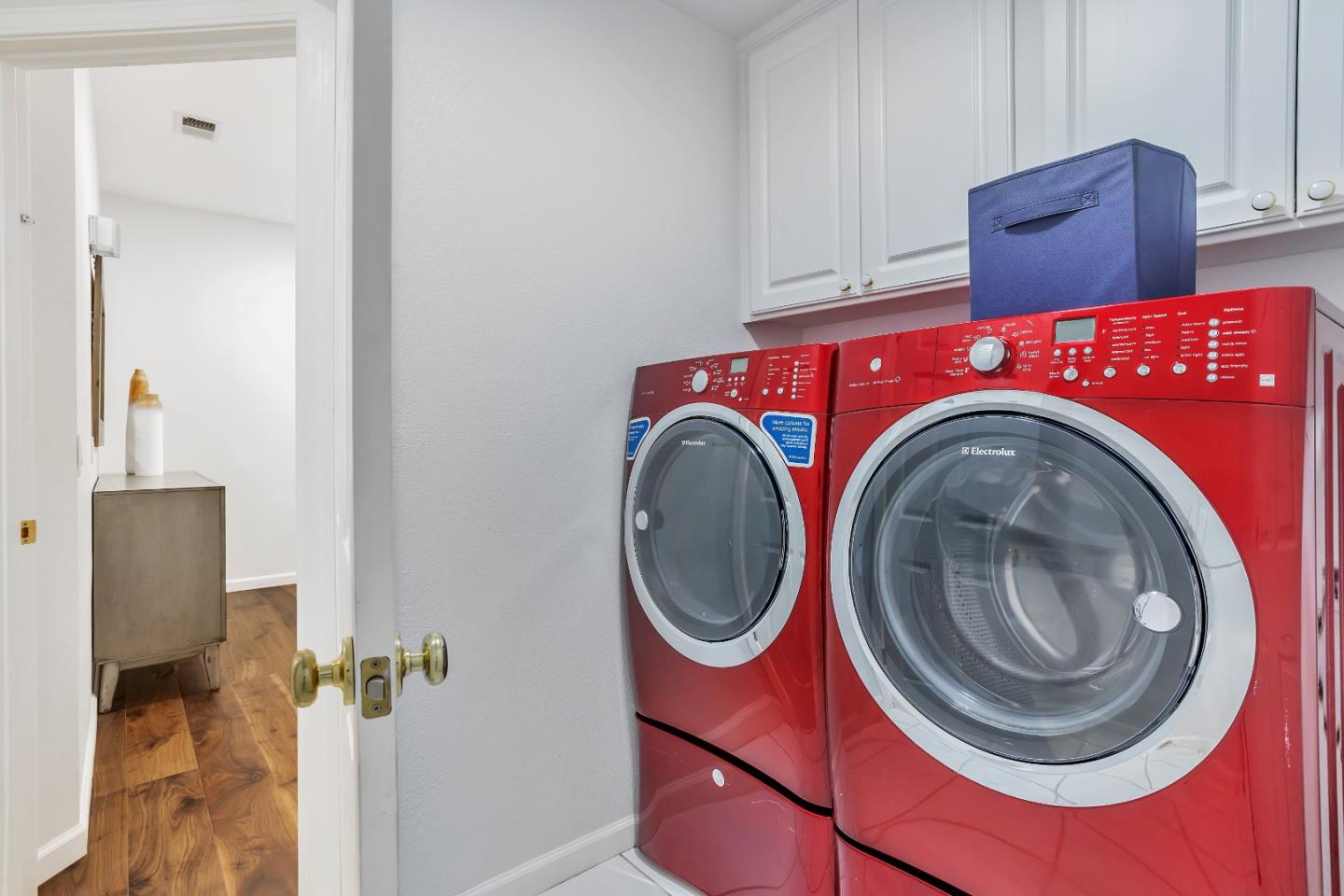 Detail Gallery Image 40 of 57 For 3163 Hawkcrest Cir, San Jose,  CA 95135 - 5 Beds | 3/1 Baths