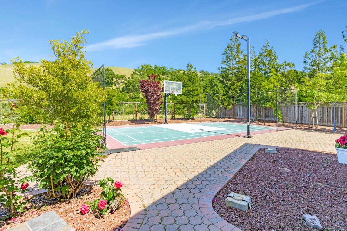 Detail Gallery Image 45 of 57 For 3163 Hawkcrest Cir, San Jose,  CA 95135 - 5 Beds | 3/1 Baths