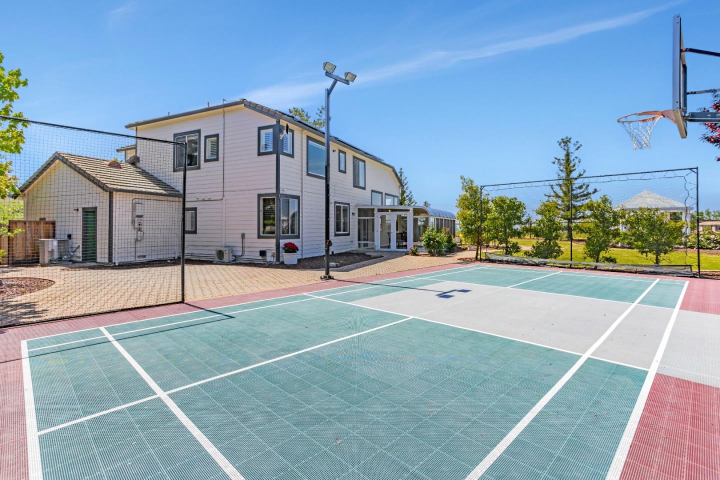 Detail Gallery Image 46 of 57 For 3163 Hawkcrest Cir, San Jose,  CA 95135 - 5 Beds | 3/1 Baths
