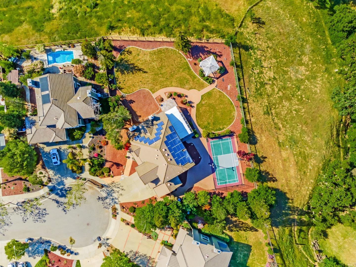 Detail Gallery Image 49 of 57 For 3163 Hawkcrest Cir, San Jose,  CA 95135 - 5 Beds | 3/1 Baths