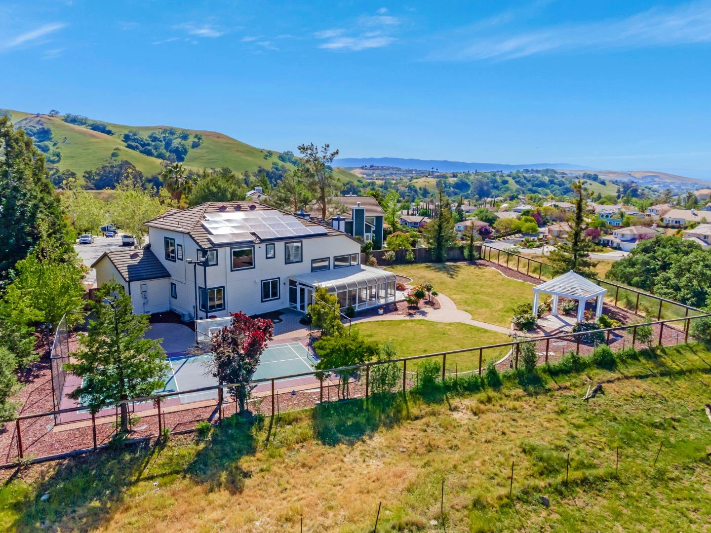 Detail Gallery Image 51 of 57 For 3163 Hawkcrest Cir, San Jose,  CA 95135 - 5 Beds | 3/1 Baths