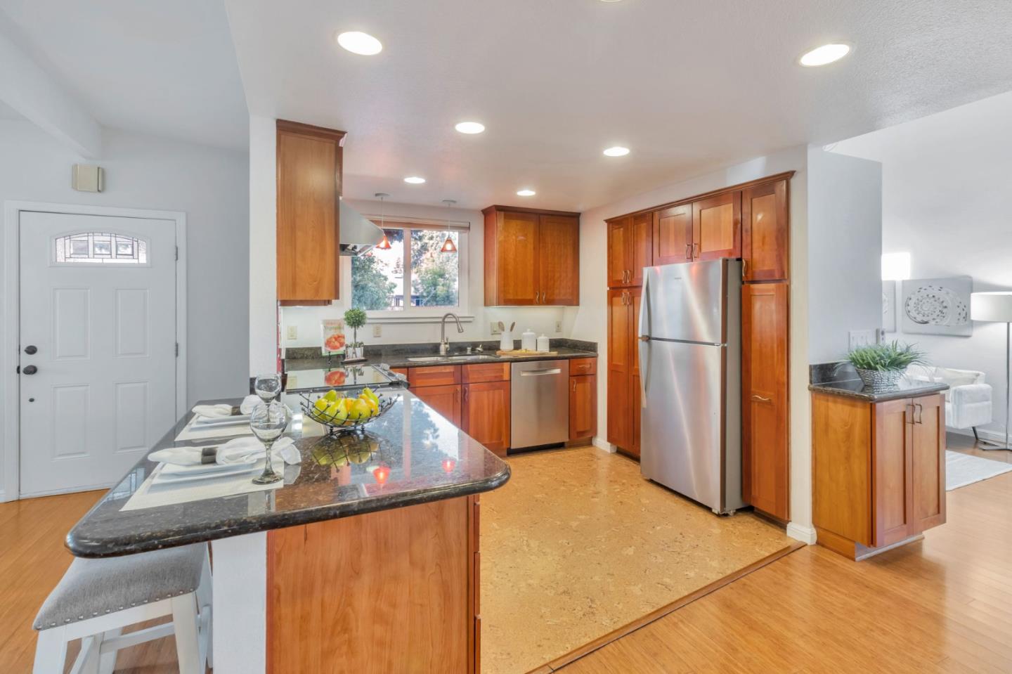 Detail Gallery Image 12 of 33 For 550 E Arbor Ave, Sunnyvale,  CA 94085 - 3 Beds | 2 Baths