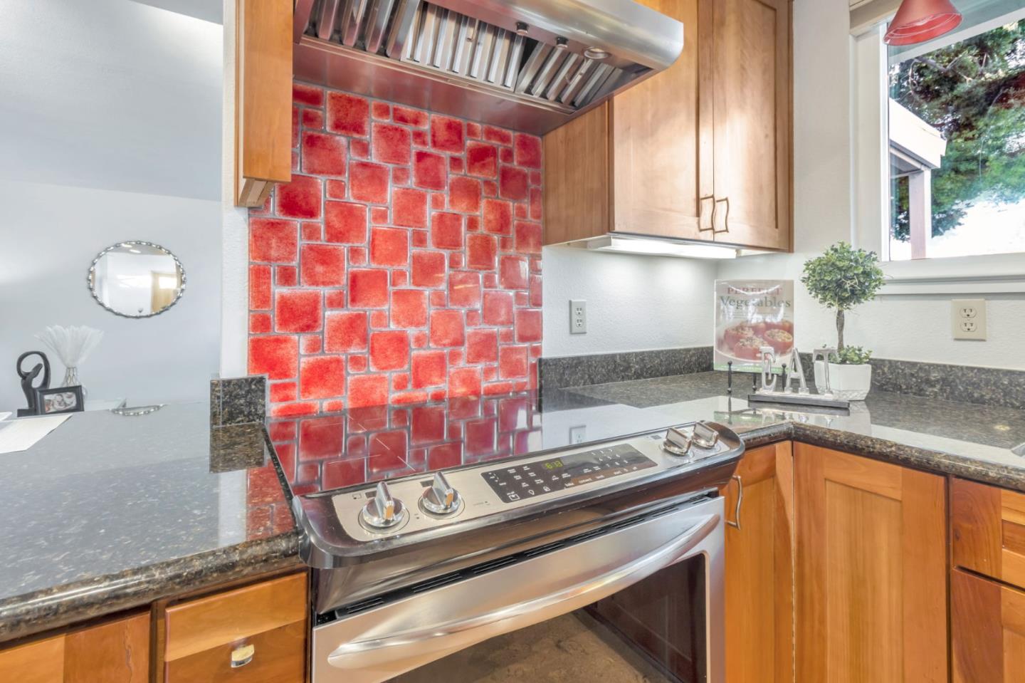 Detail Gallery Image 14 of 33 For 550 E Arbor Ave, Sunnyvale,  CA 94085 - 3 Beds | 2 Baths
