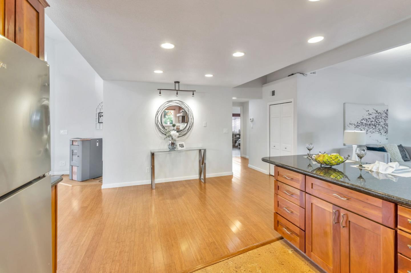 Detail Gallery Image 16 of 33 For 550 E Arbor Ave, Sunnyvale,  CA 94085 - 3 Beds | 2 Baths