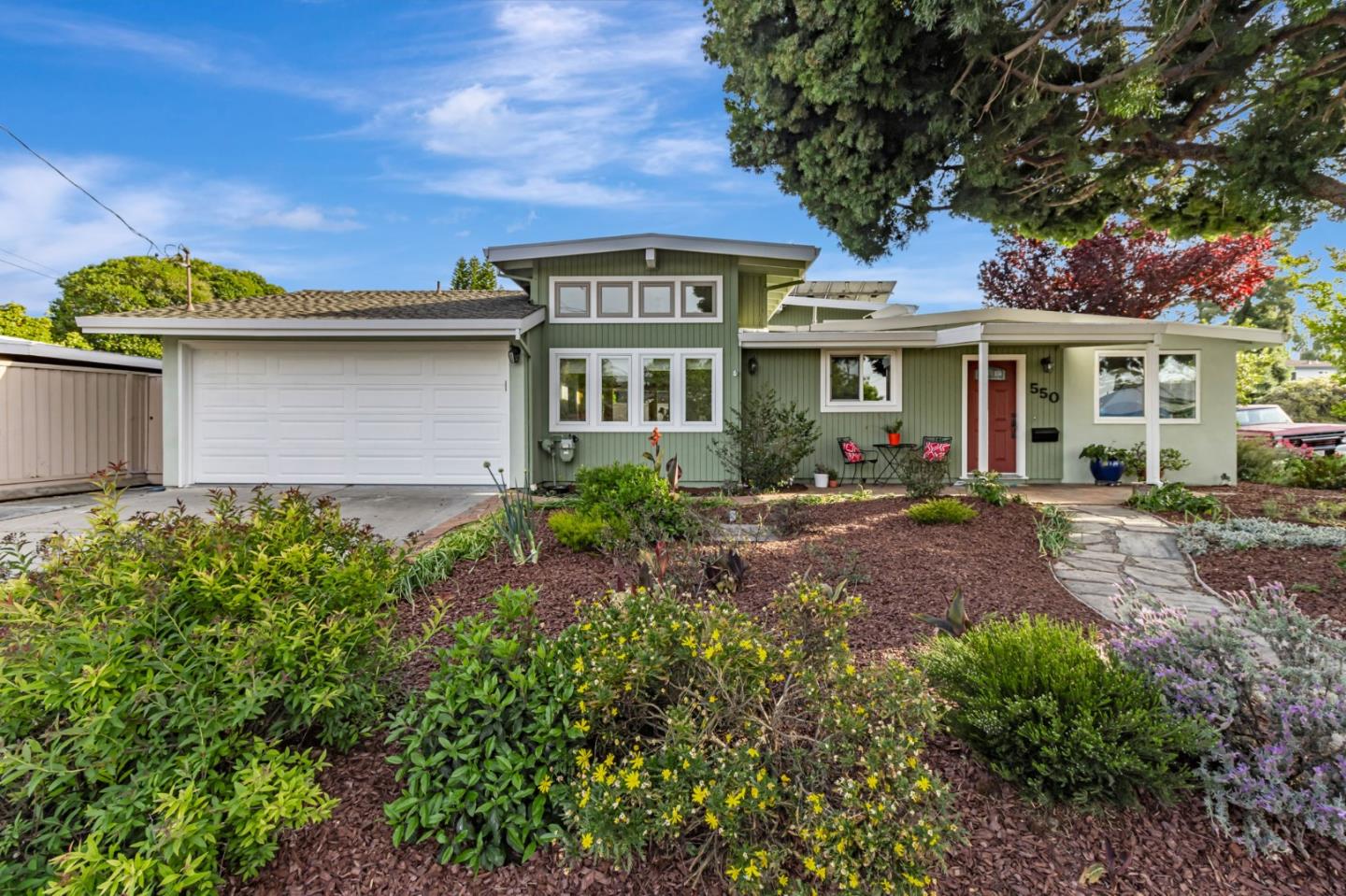 Detail Gallery Image 3 of 33 For 550 E Arbor Ave, Sunnyvale,  CA 94085 - 3 Beds | 2 Baths