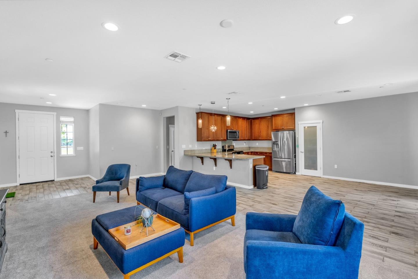 Detail Gallery Image 2 of 31 For 1241 Taburno Ave, Manteca,  CA 95337 - 4 Beds | 2 Baths