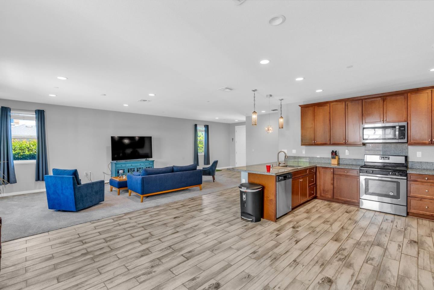 Detail Gallery Image 5 of 31 For 1241 Taburno Ave, Manteca,  CA 95337 - 4 Beds | 2 Baths