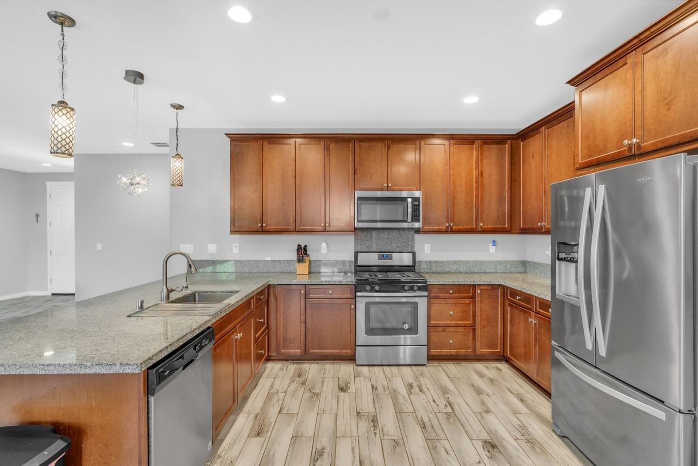 Detail Gallery Image 7 of 31 For 1241 Taburno Ave, Manteca,  CA 95337 - 4 Beds | 2 Baths