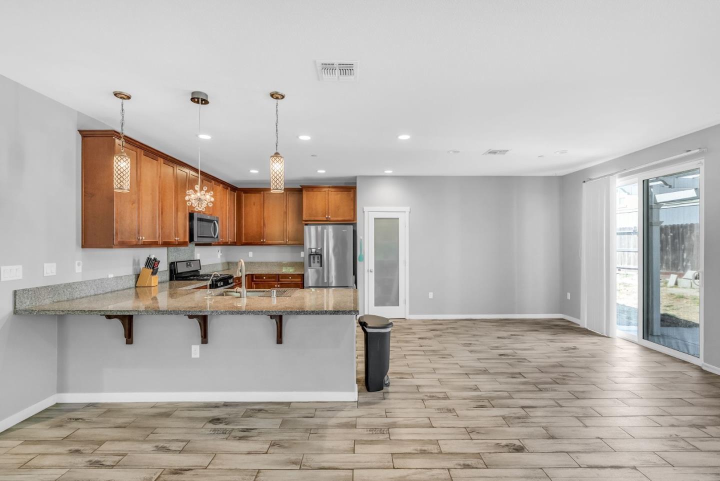 Detail Gallery Image 8 of 31 For 1241 Taburno Ave, Manteca,  CA 95337 - 4 Beds | 2 Baths