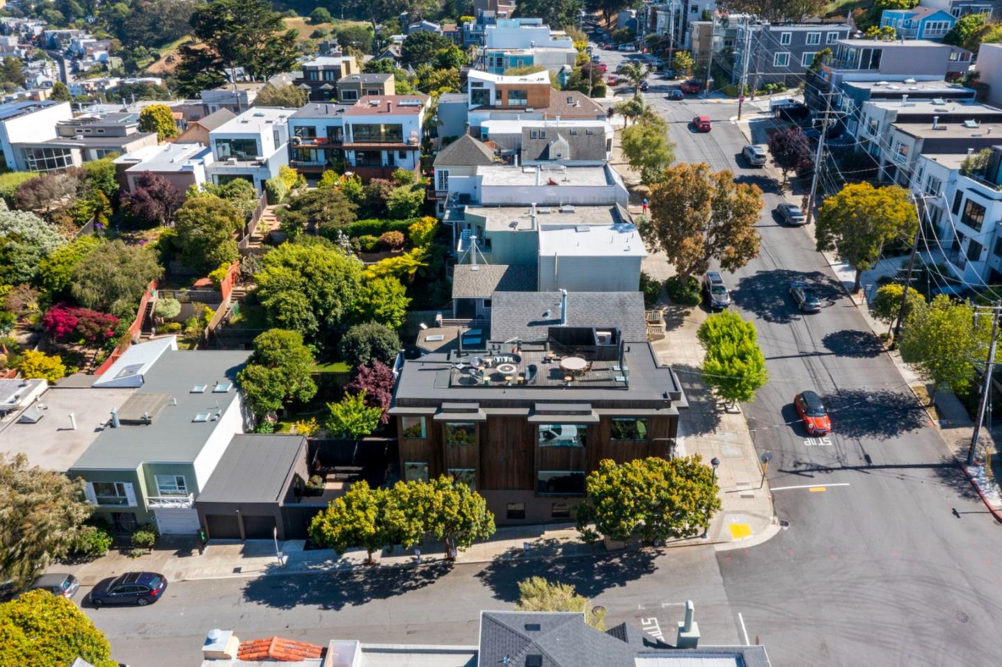 Detail Gallery Image 3 of 24 For 1501 Diamond St, San Francisco,  CA 94131 - 4 Beds | 3/2 Baths