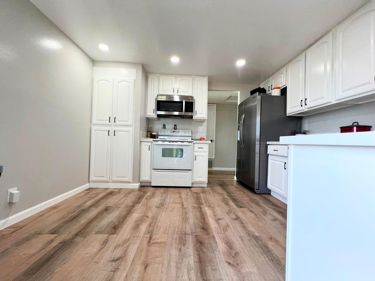 Detail Gallery Image 15 of 26 For 160 Beach Park Blvd, Foster City,  CA 94404 - 3 Beds | 2 Baths