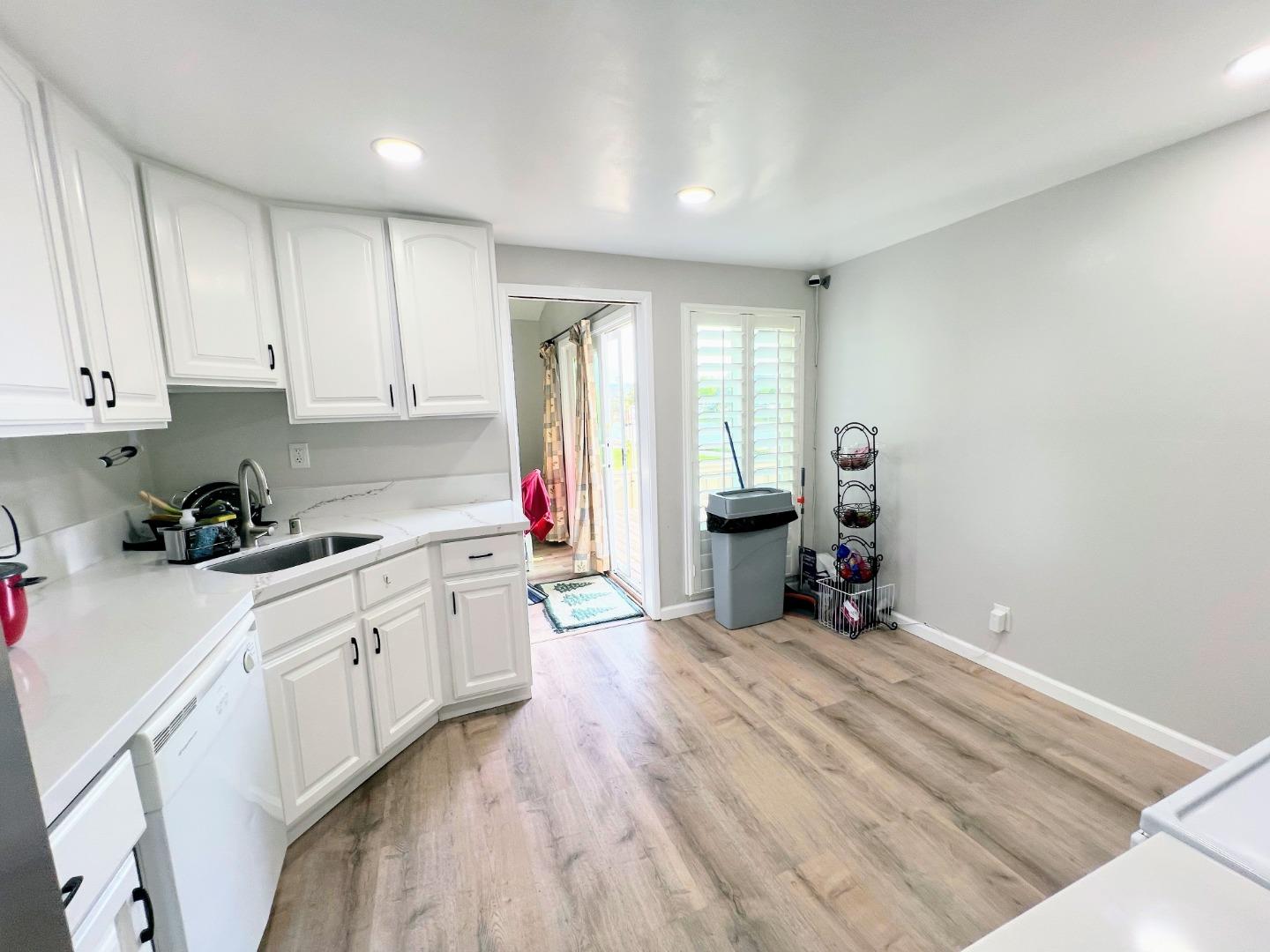 Detail Gallery Image 19 of 26 For 160 Beach Park Blvd, Foster City,  CA 94404 - 3 Beds | 2 Baths