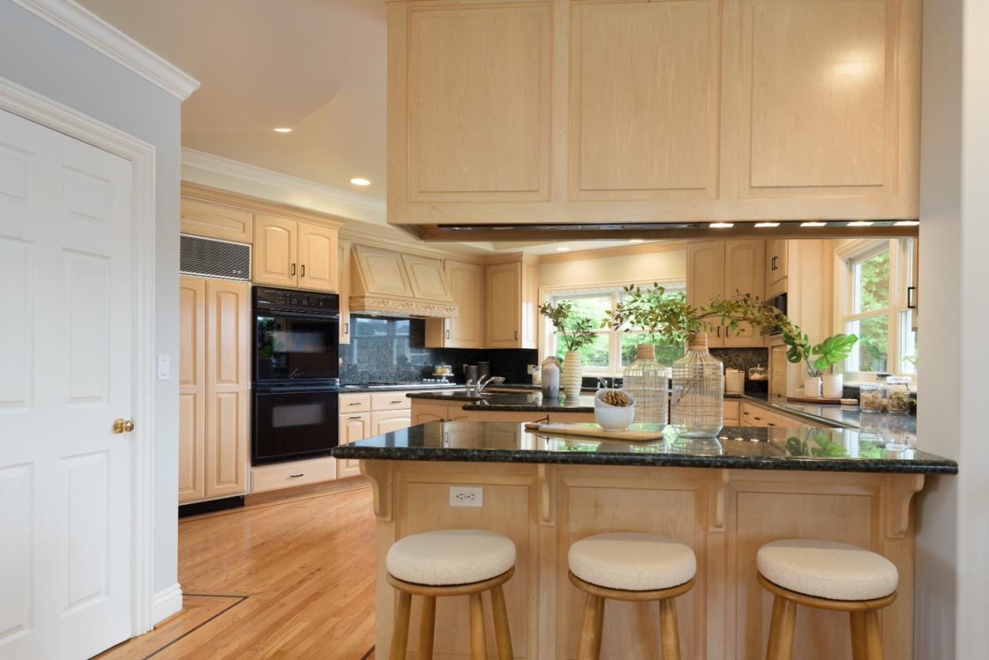 Detail Gallery Image 18 of 51 For 510 Oak Park Way, Redwood City,  CA 94062 - 6 Beds | 5/1 Baths