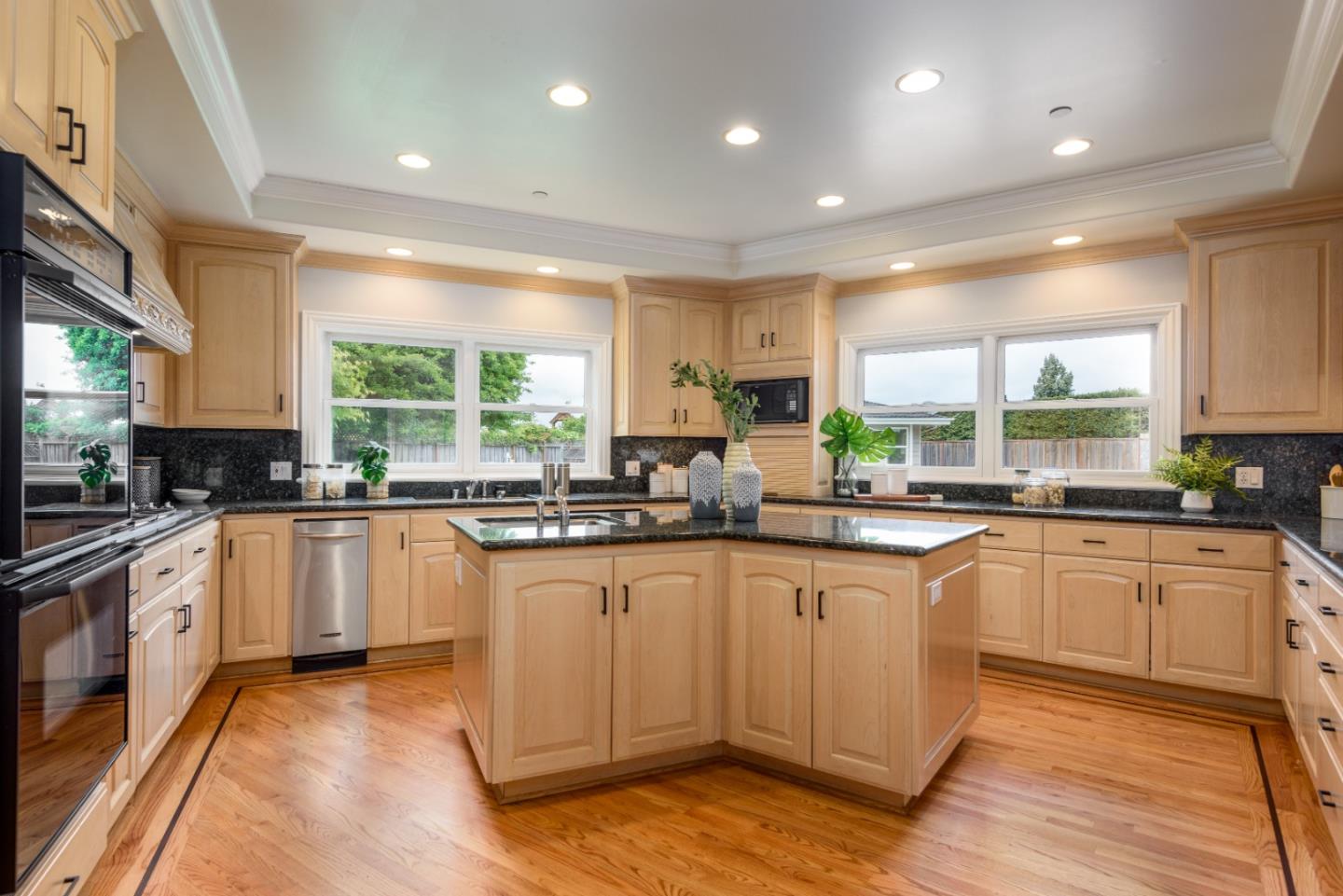 Detail Gallery Image 19 of 51 For 510 Oak Park Way, Redwood City,  CA 94062 - 6 Beds | 5/1 Baths