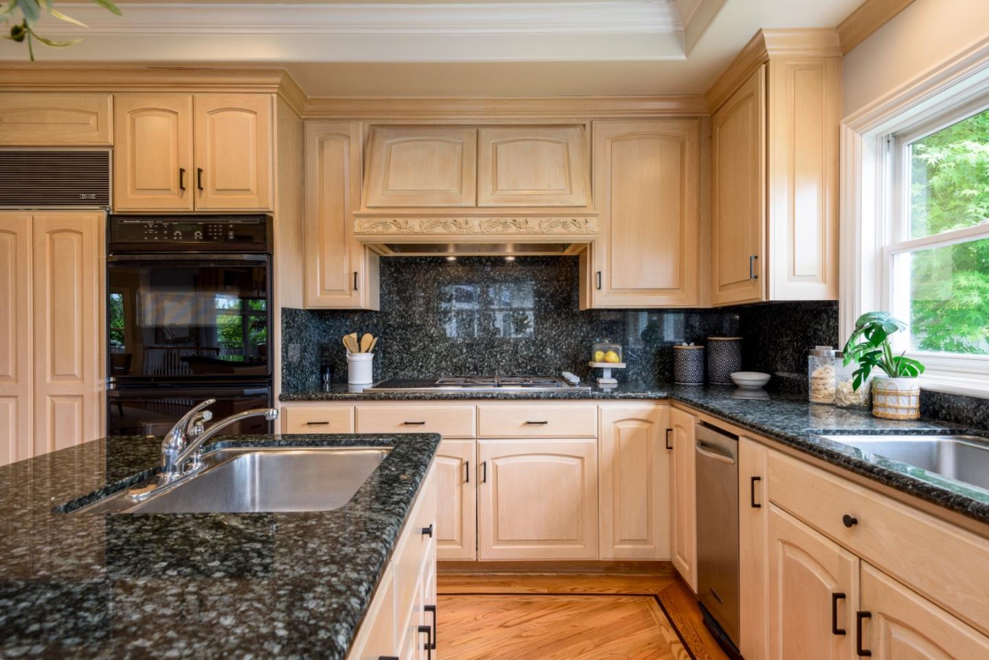 Detail Gallery Image 20 of 51 For 510 Oak Park Way, Redwood City,  CA 94062 - 6 Beds | 5/1 Baths