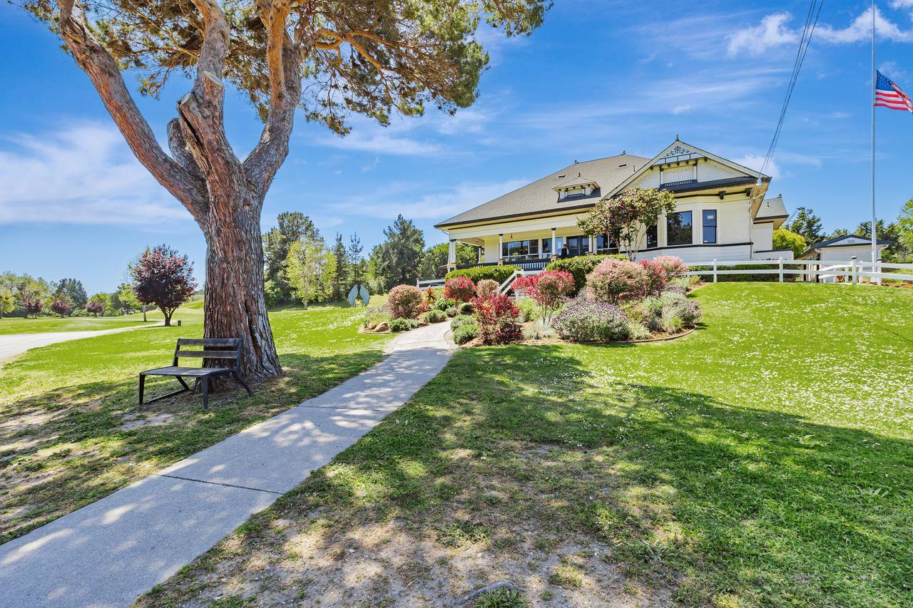 Detail Gallery Image 5 of 61 For 501 Spring Hills Dr, Watsonville,  CA 95076 - – Beds | – Baths