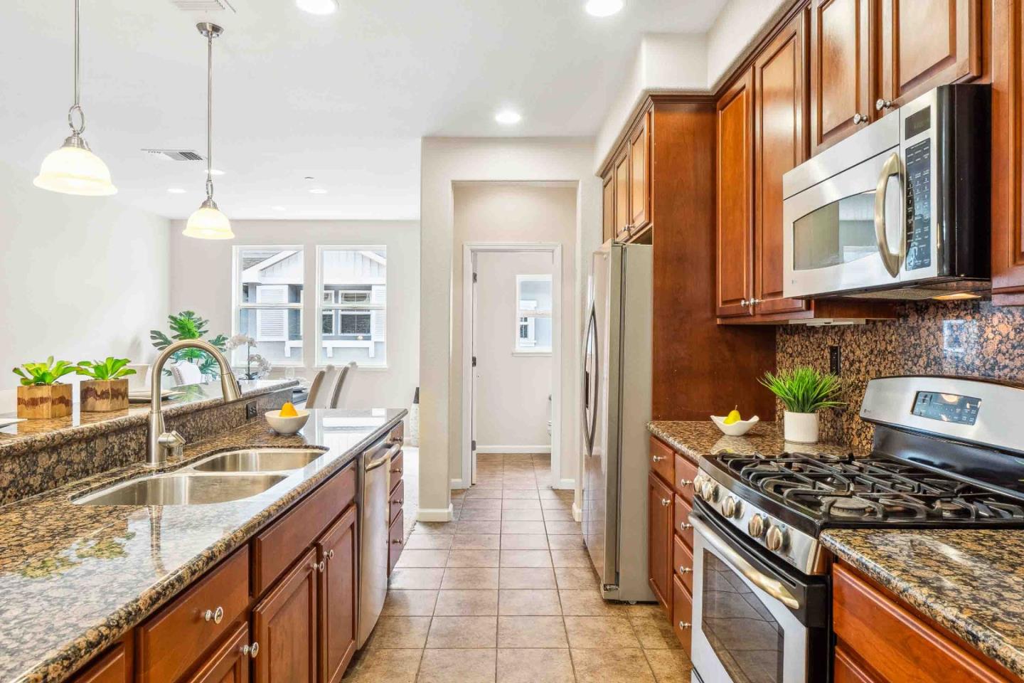 Detail Gallery Image 10 of 45 For 1196 Chiapas Ter, San Jose,  CA 95126 - 2 Beds | 2/1 Baths