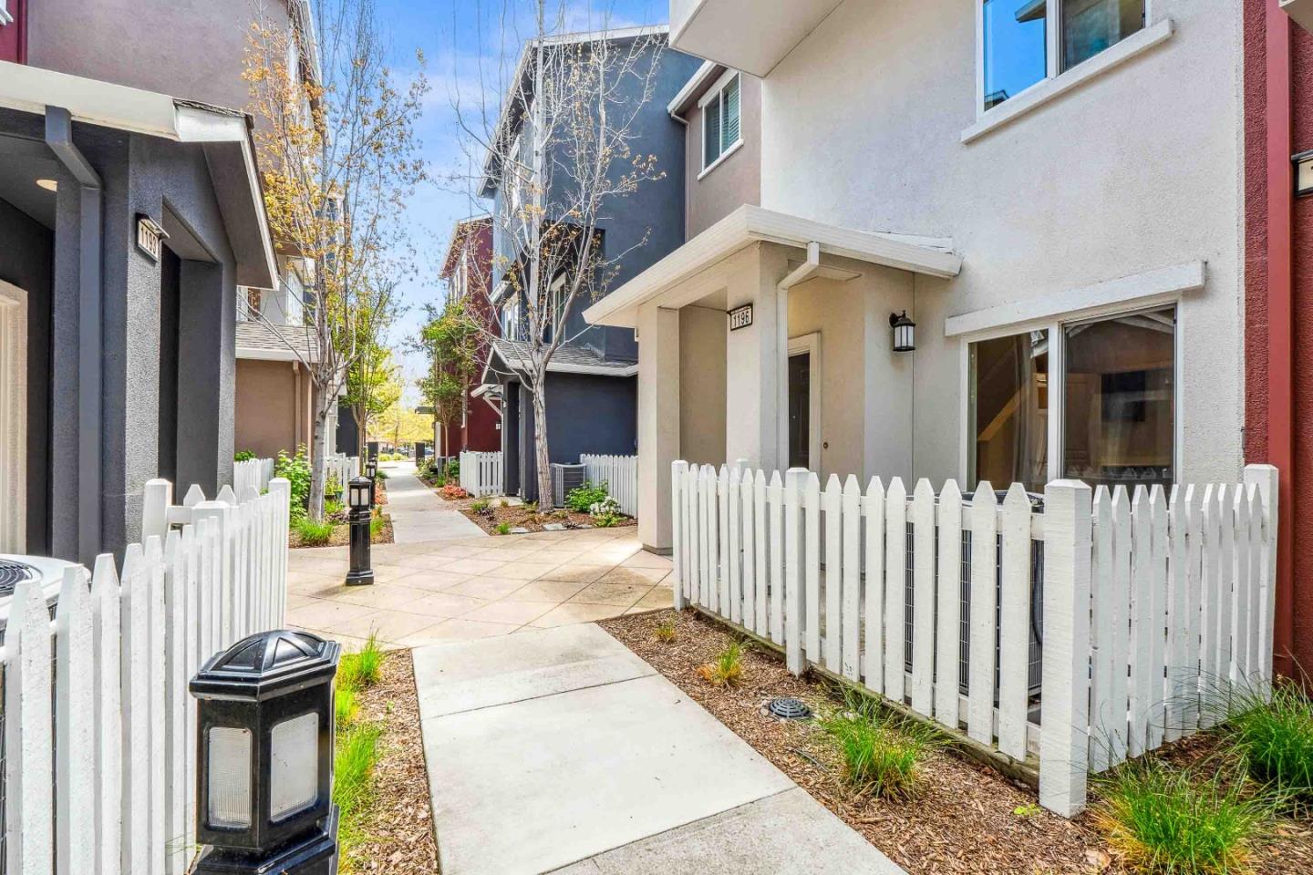 Detail Gallery Image 2 of 45 For 1196 Chiapas Ter, San Jose,  CA 95126 - 2 Beds | 2/1 Baths