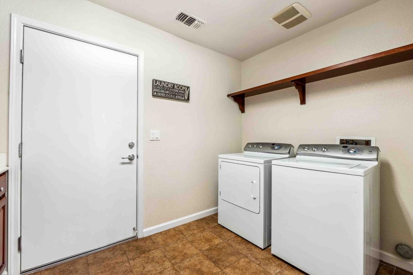 Detail Gallery Image 6 of 45 For 1196 Chiapas Ter, San Jose,  CA 95126 - 2 Beds | 2/1 Baths