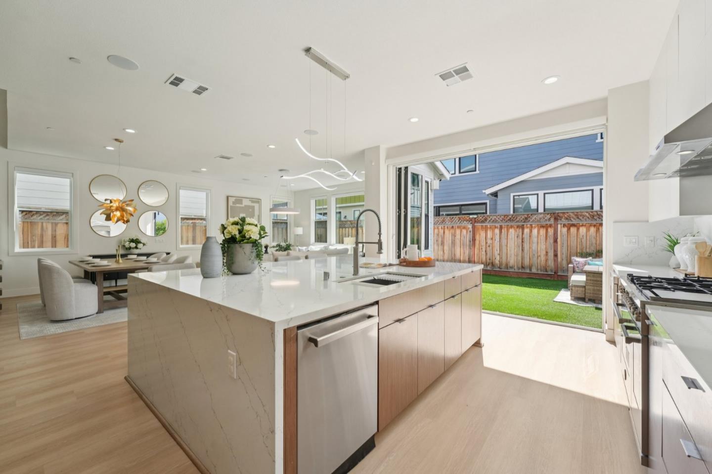 Detail Gallery Image 17 of 84 For 709 Vinemaple Ter, Sunnyvale,  CA 94086 - 4 Beds | 4/1 Baths