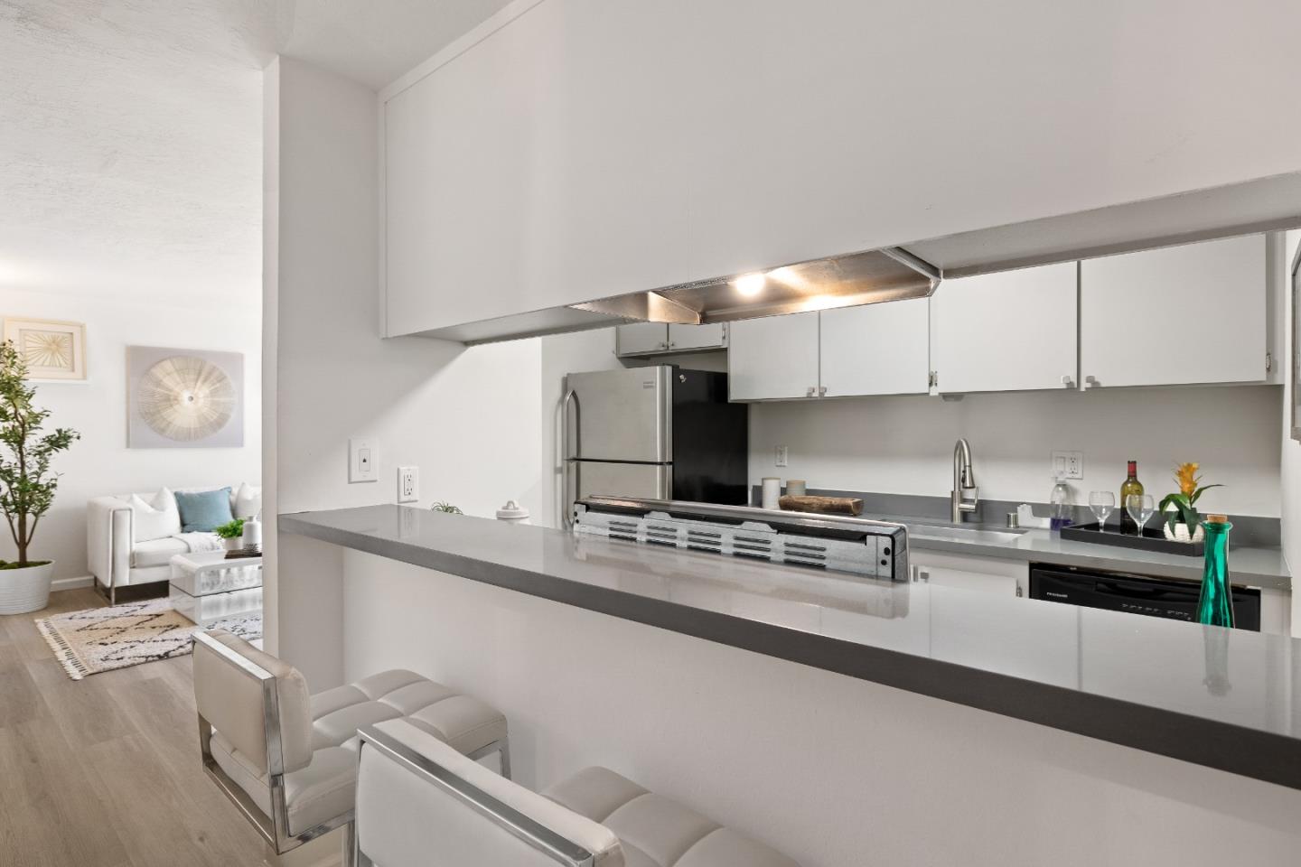 Detail Gallery Image 8 of 30 For 1 Appian Way #715-11,  South San Francisco,  CA 94080 - 1 Beds | 1 Baths