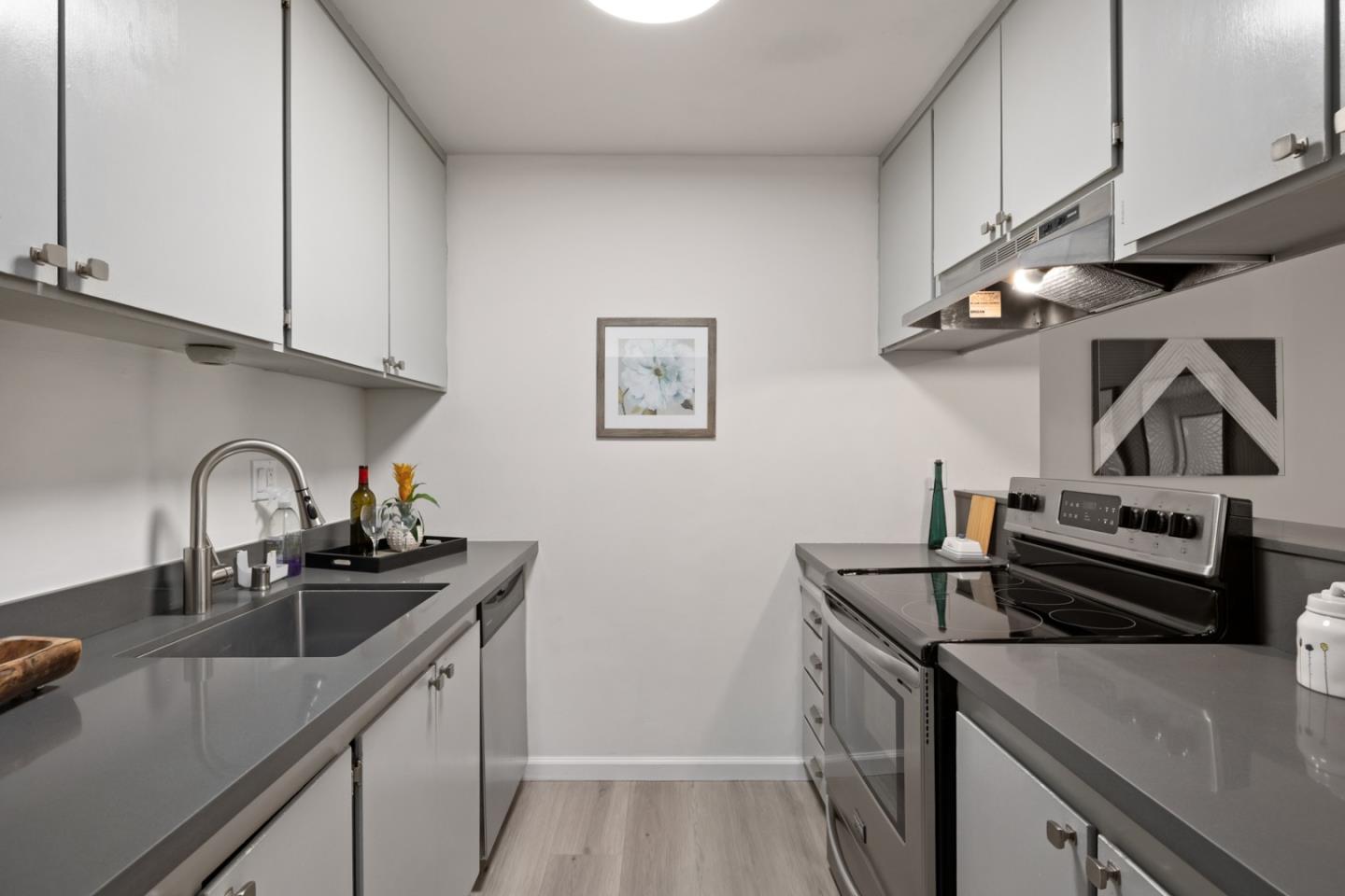 Detail Gallery Image 9 of 30 For 1 Appian Way #715-11,  South San Francisco,  CA 94080 - 1 Beds | 1 Baths