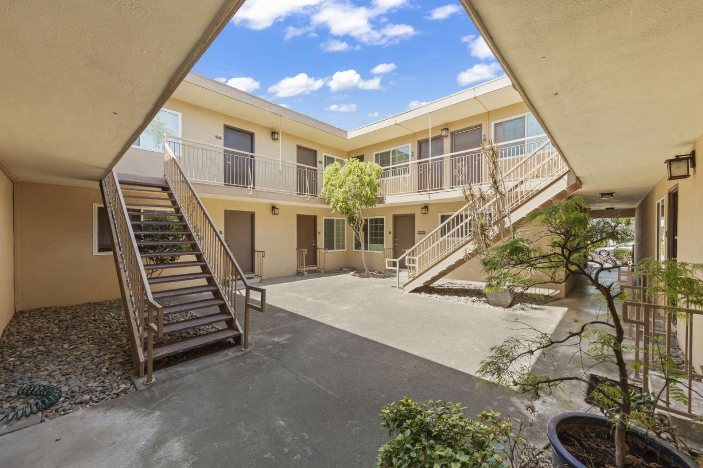 Detail Gallery Image 3 of 14 For 2970 Magliocco Dr, San Jose,  CA 95128 - – Beds | – Baths
