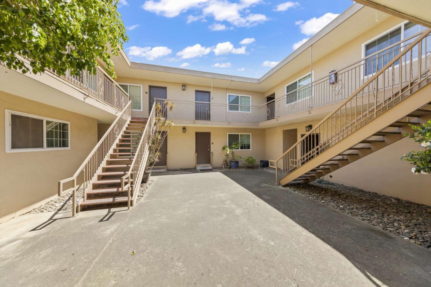 Detail Gallery Image 4 of 14 For 2970 Magliocco Dr, San Jose,  CA 95128 - – Beds | – Baths