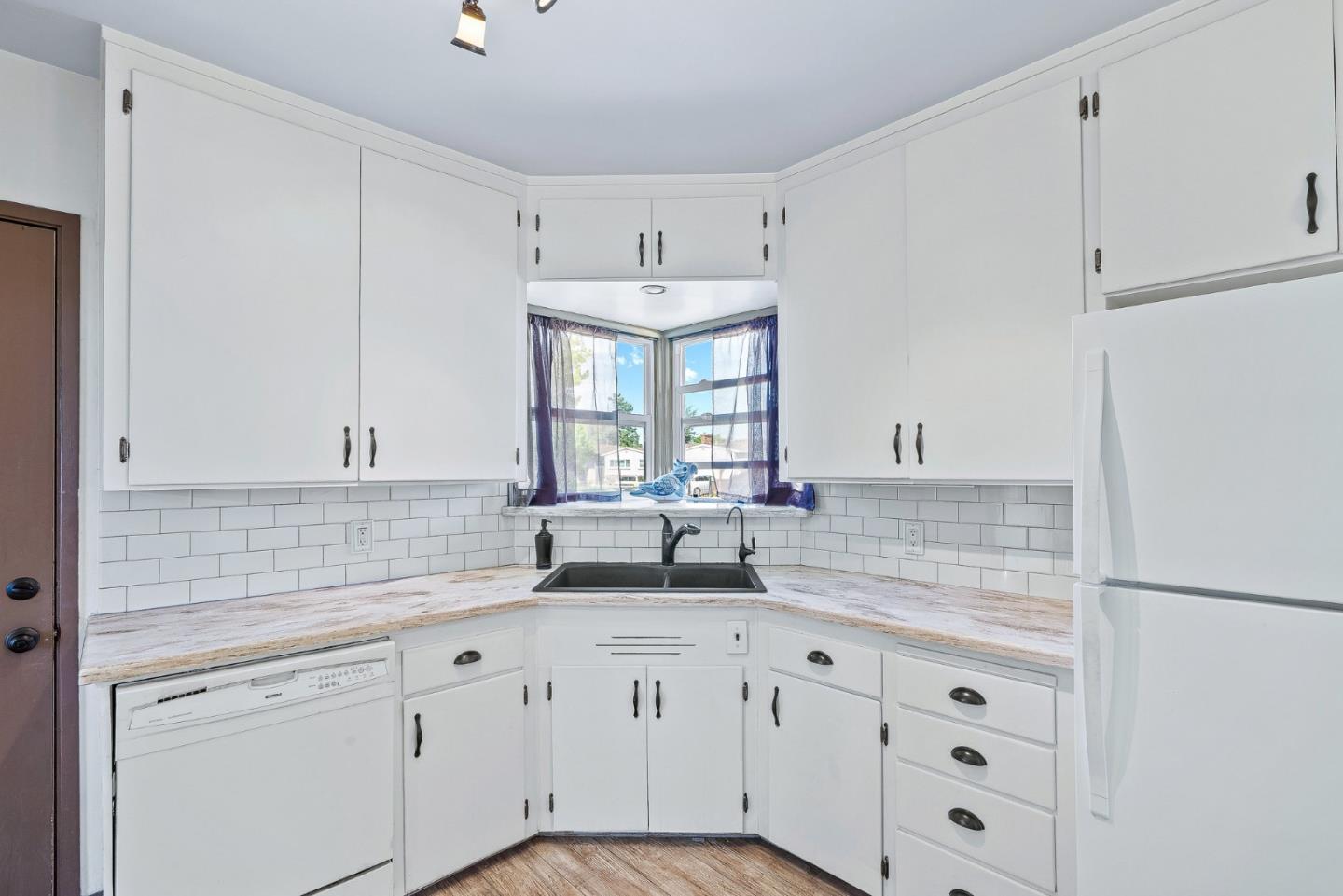Detail Gallery Image 11 of 28 For 1051 Harding St, Salinas,  CA 93906 - 3 Beds | 2 Baths