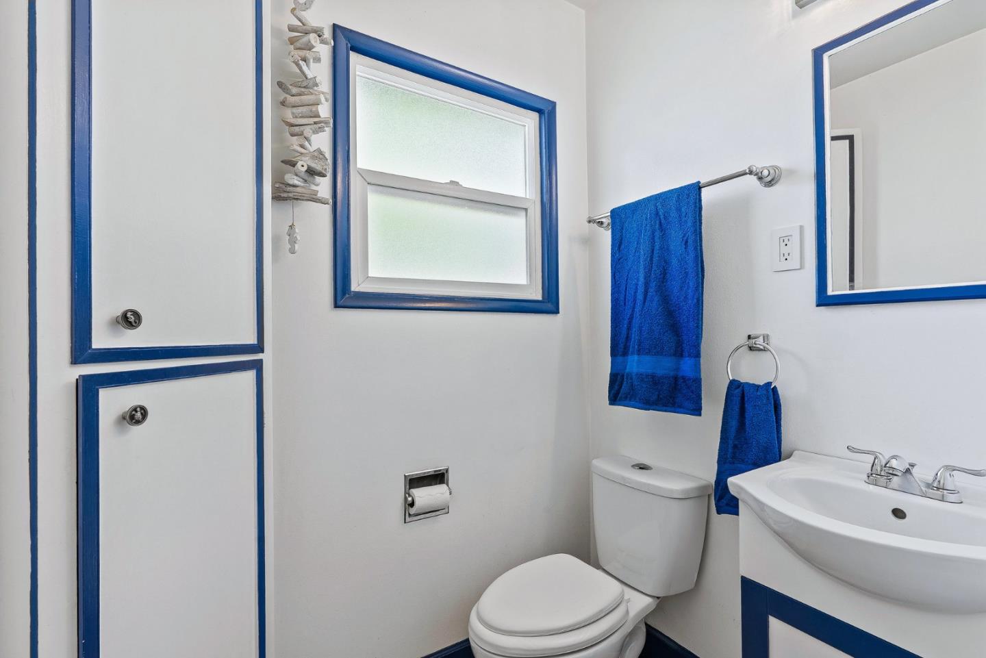 Detail Gallery Image 12 of 28 For 1051 Harding St, Salinas,  CA 93906 - 3 Beds | 2 Baths
