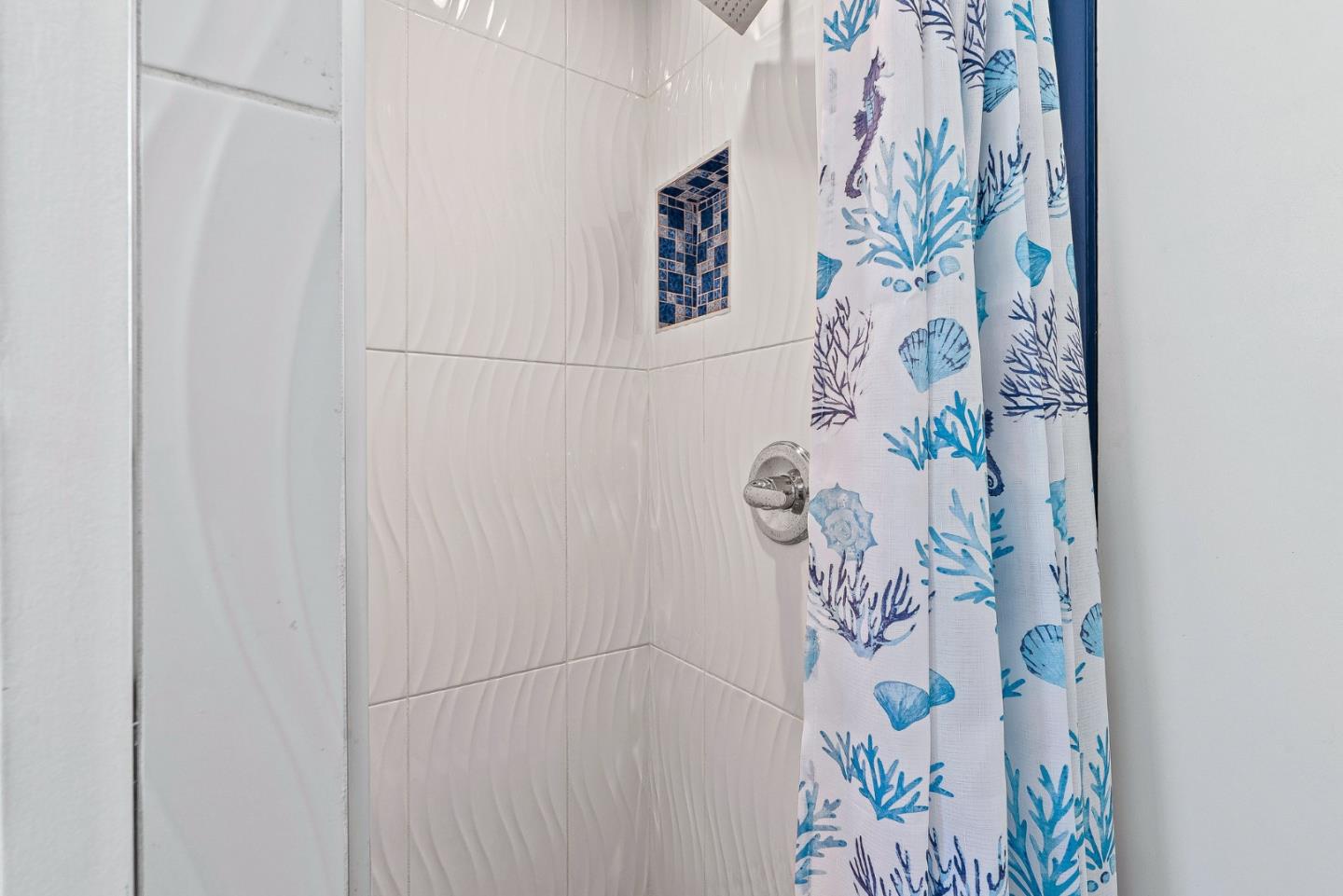 Detail Gallery Image 13 of 28 For 1051 Harding St, Salinas,  CA 93906 - 3 Beds | 2 Baths