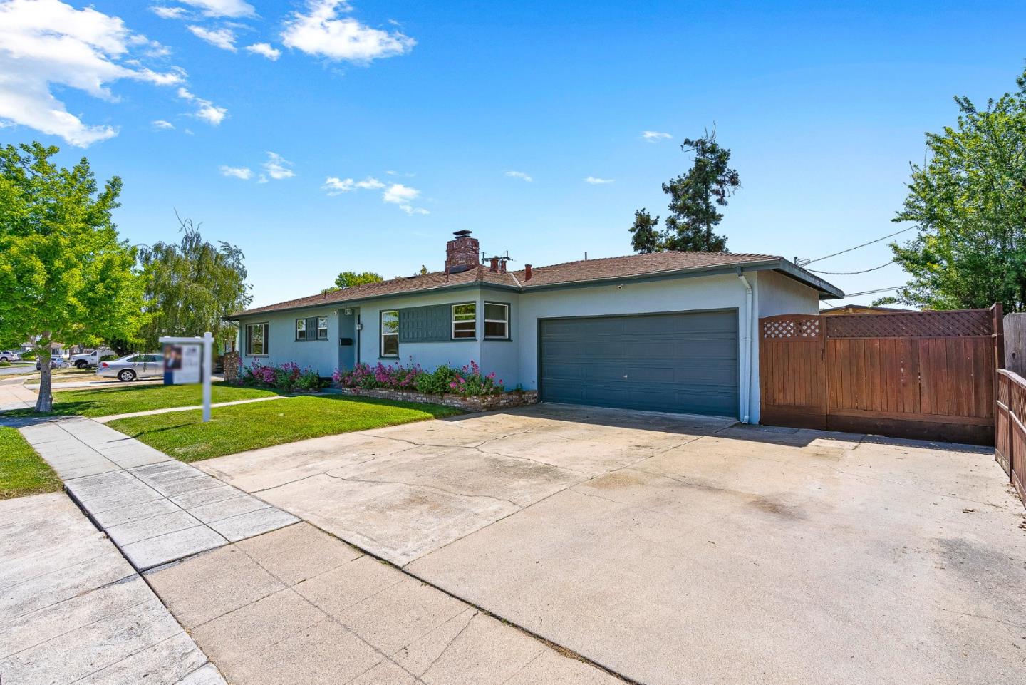 Detail Gallery Image 2 of 28 For 1051 Harding St, Salinas,  CA 93906 - 3 Beds | 2 Baths