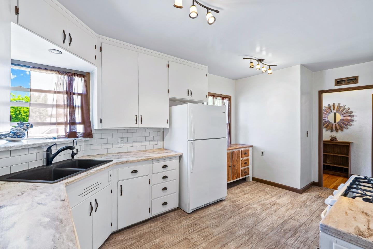 Detail Gallery Image 9 of 28 For 1051 Harding St, Salinas,  CA 93906 - 3 Beds | 2 Baths