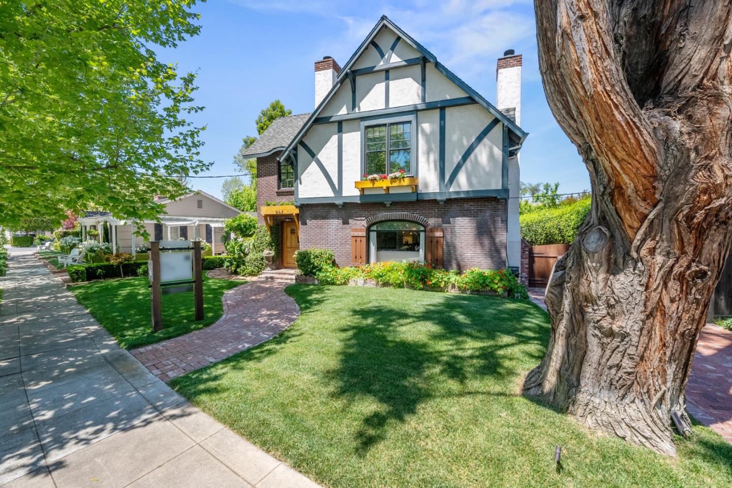 Detail Gallery Image 2 of 82 For 967 Jansen Ave, San Jose,  CA 95125 - 4 Beds | 3 Baths